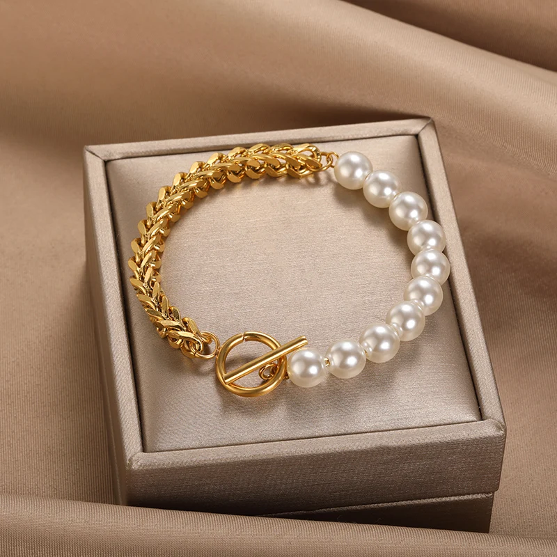 Elegante Gold- und Perlenarmband